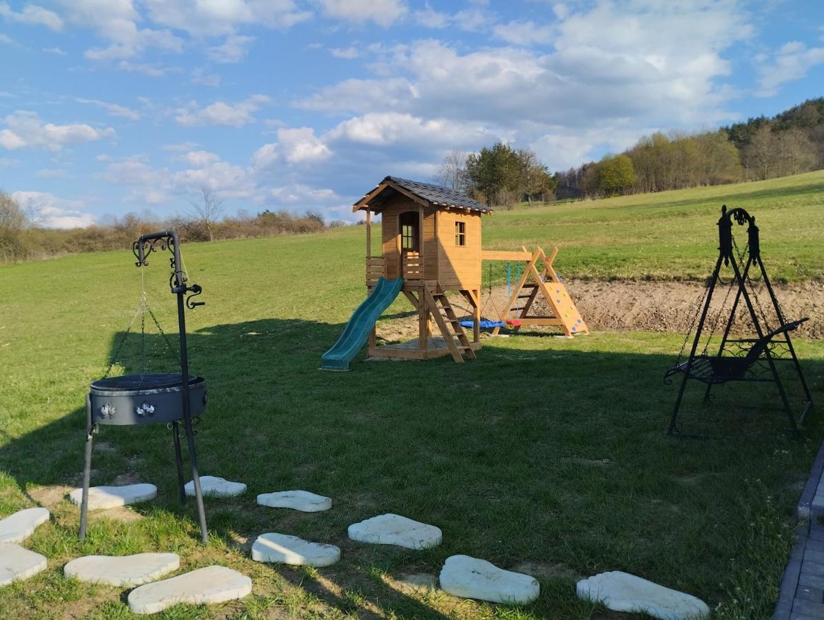 Domek W Swiatkowej Krempna Exterior foto